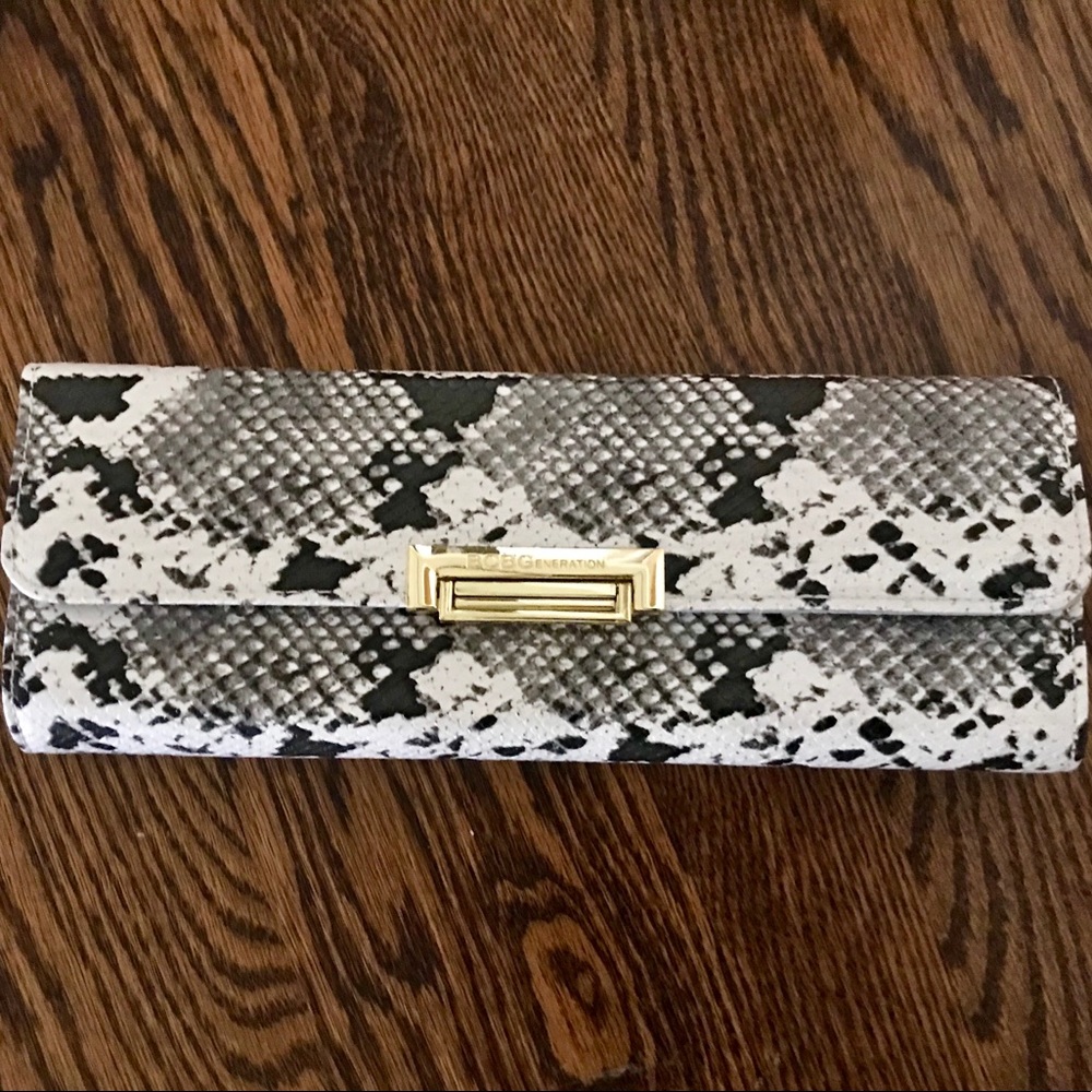 🎉BCBGeneration “Carlie Clutch” snakeskin 🎉